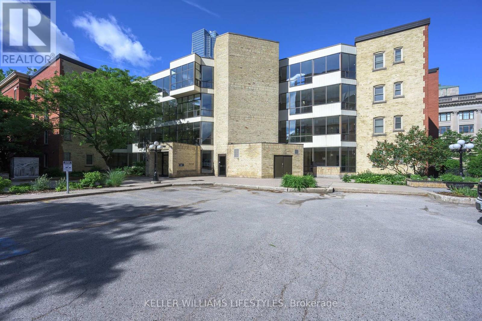 #205 460 WELLINGTON STREET - 32