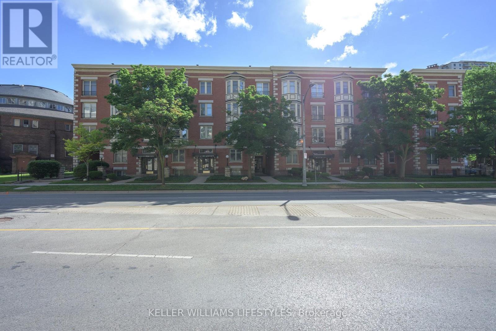#205 460 WELLINGTON STREET - 33