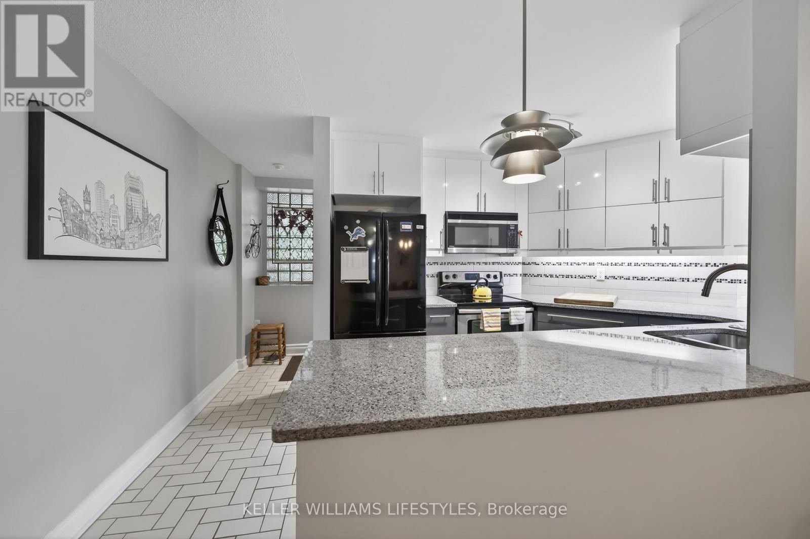 #205 460 WELLINGTON STREET - 7