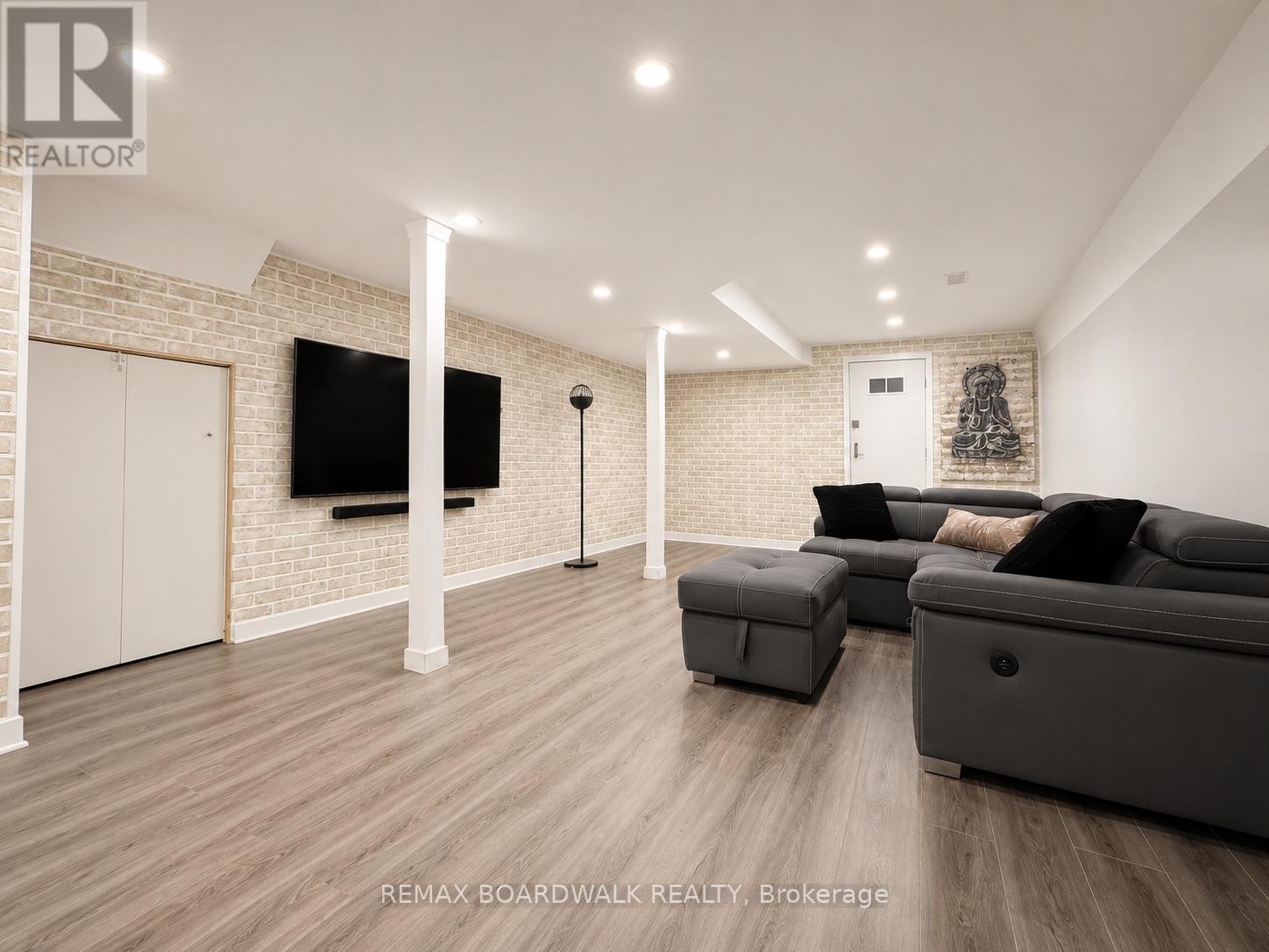3 Bed, 2 Bath House for Rent in Ottawa – 4396 WHITTAKER CRESCENT, Ottawa – MLS# X13449180 - Image 31