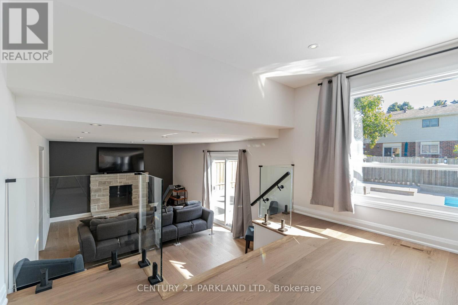 21 HEDA COURT - 15