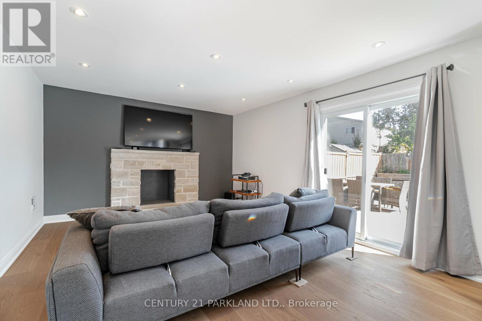 21 HEDA COURT - 16