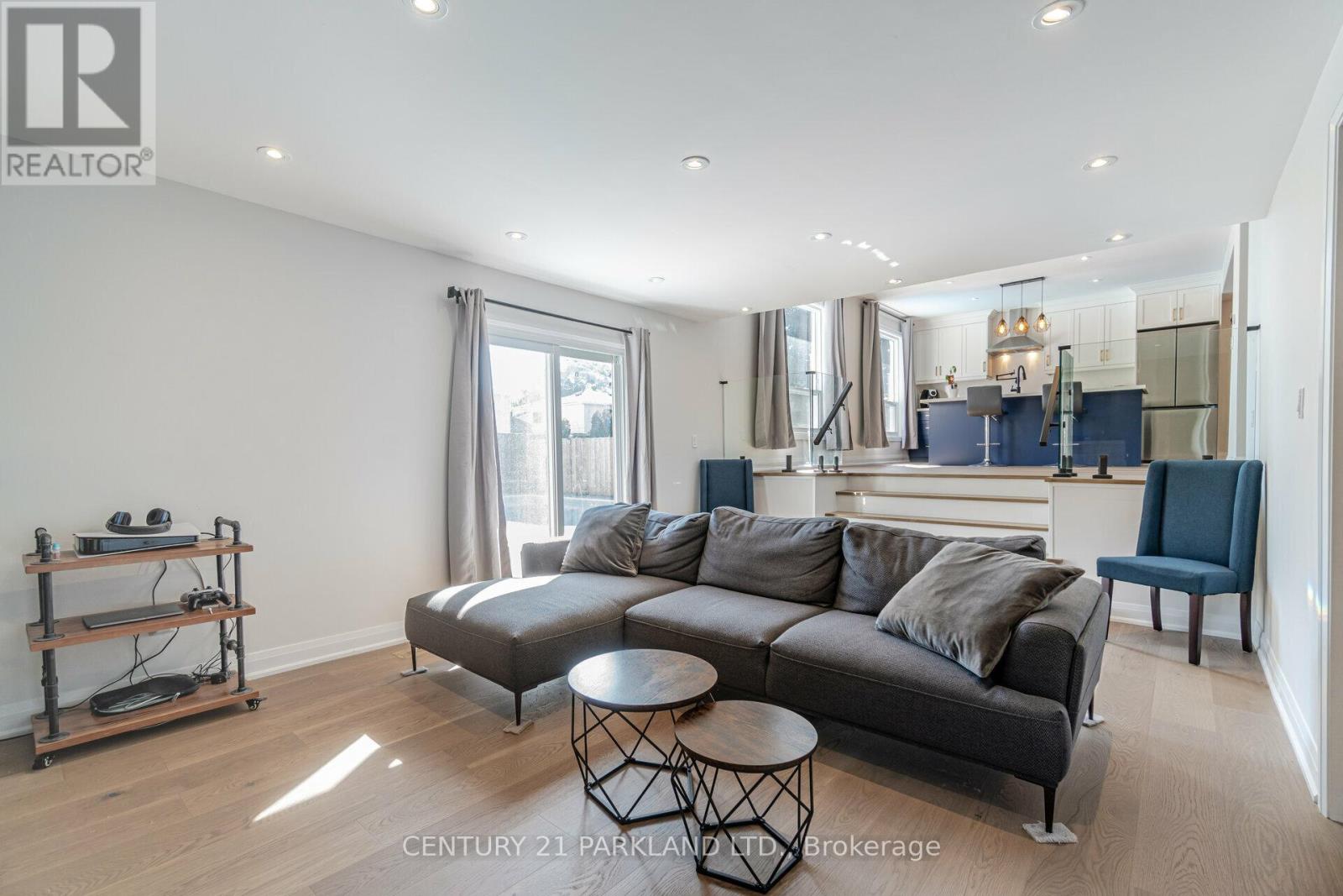 21 HEDA COURT - 17