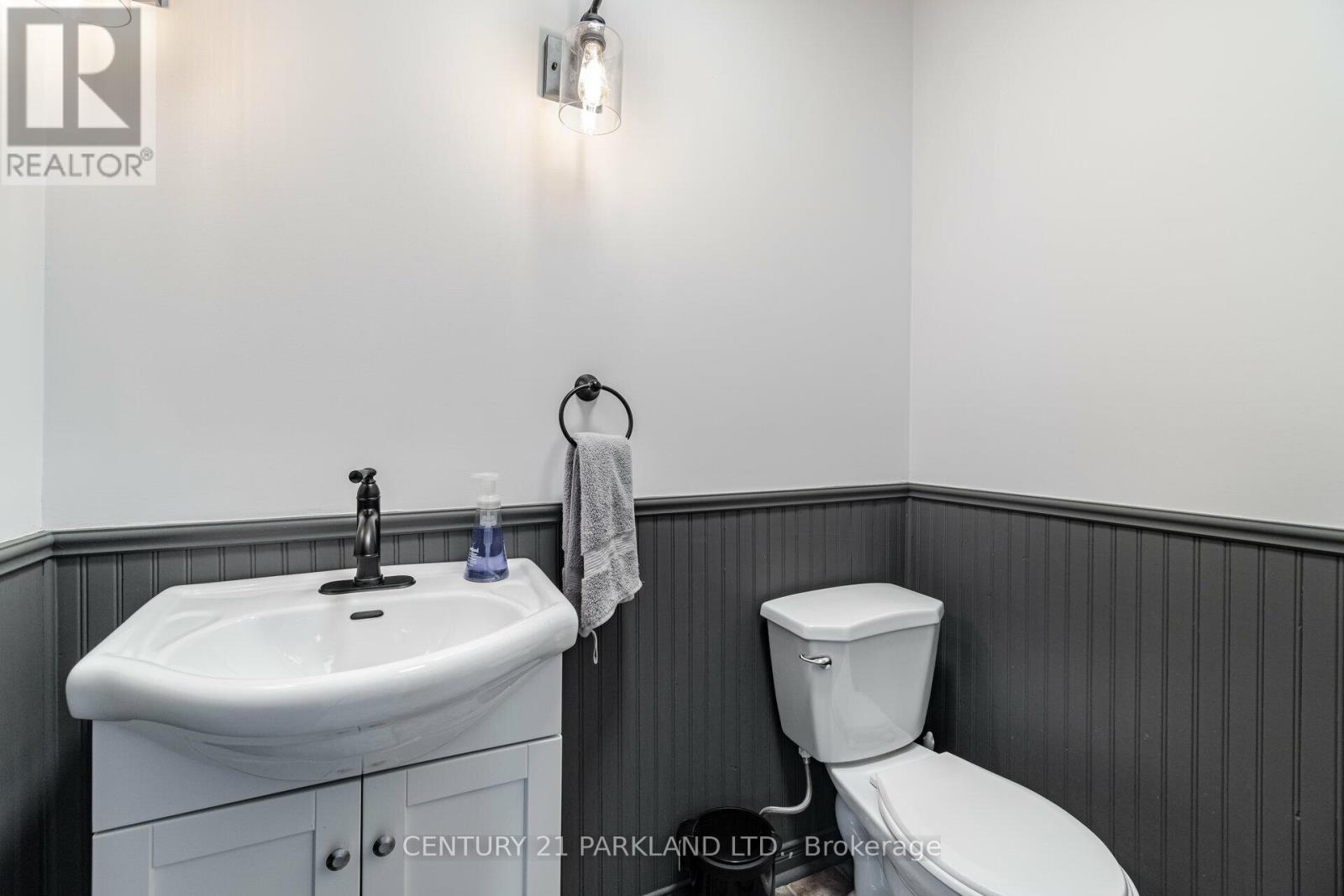 21 HEDA COURT - 20
