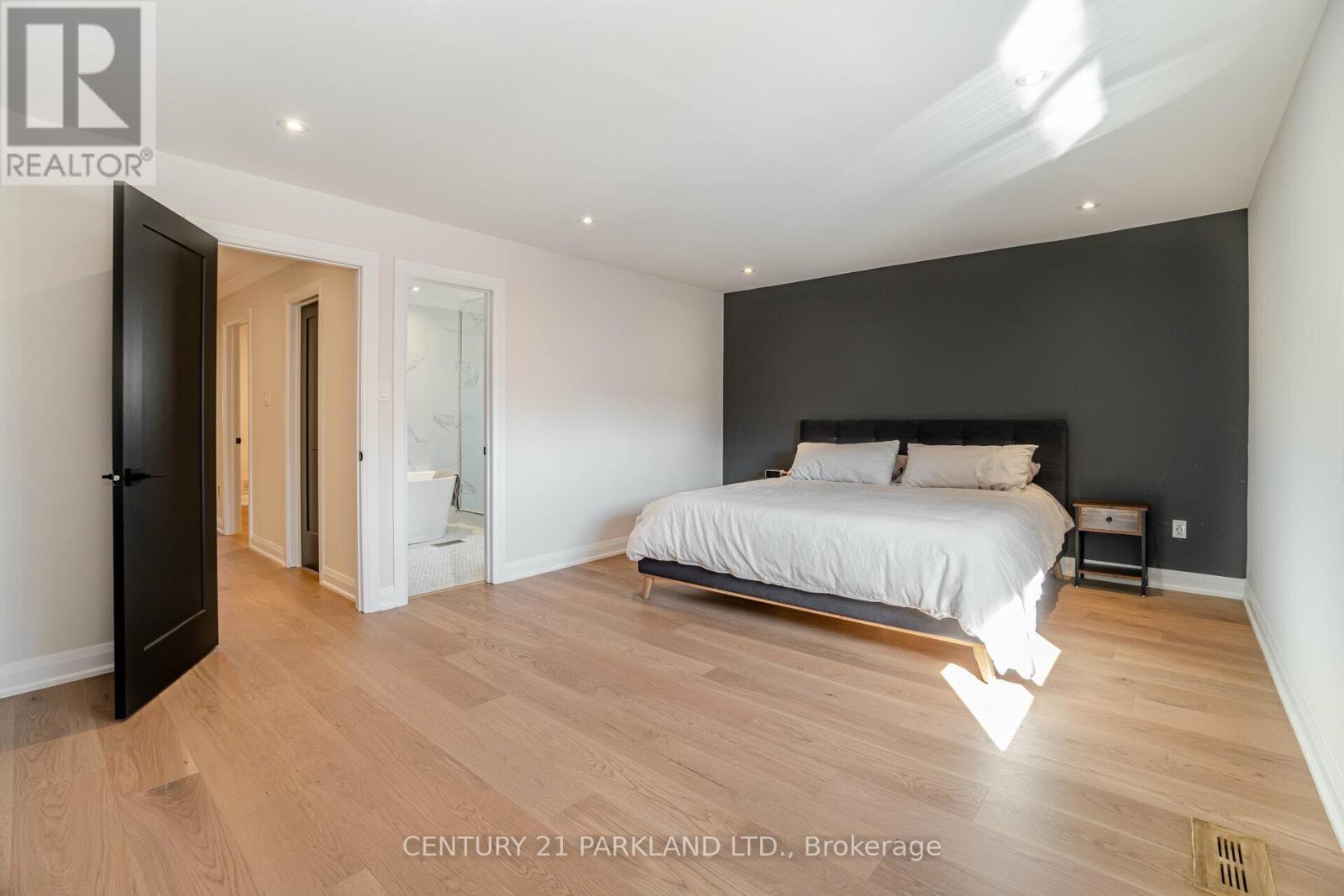 21 HEDA COURT - 24