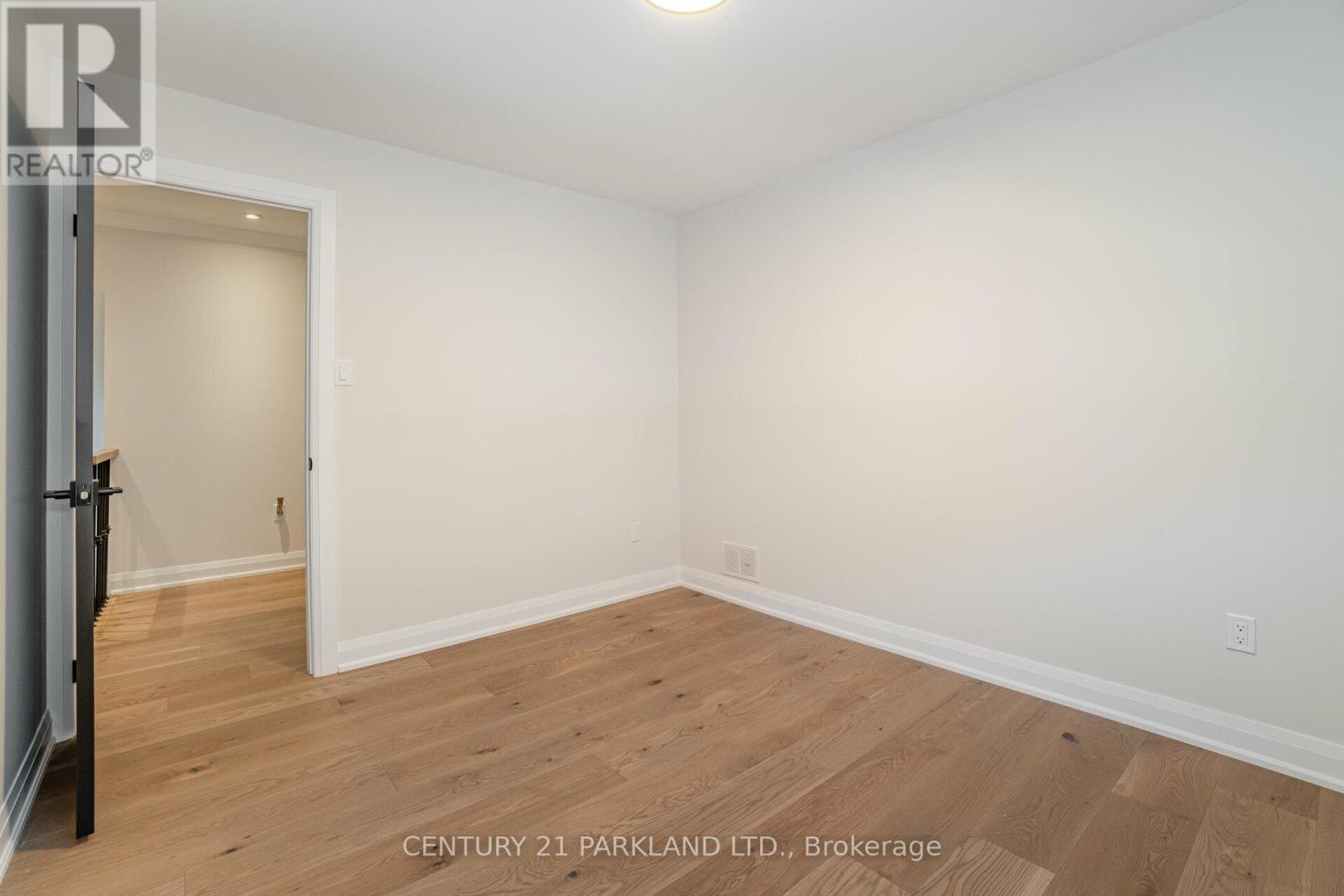 21 HEDA COURT - 32