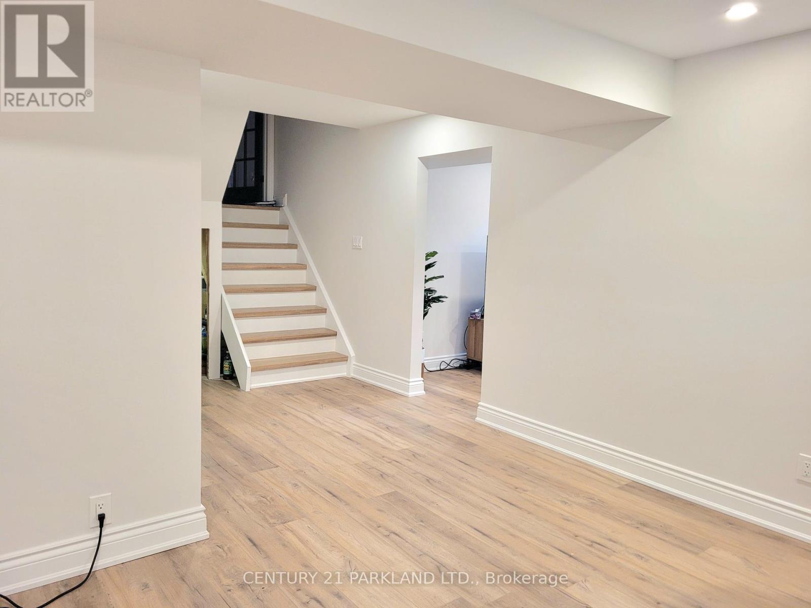 21 HEDA COURT - 35