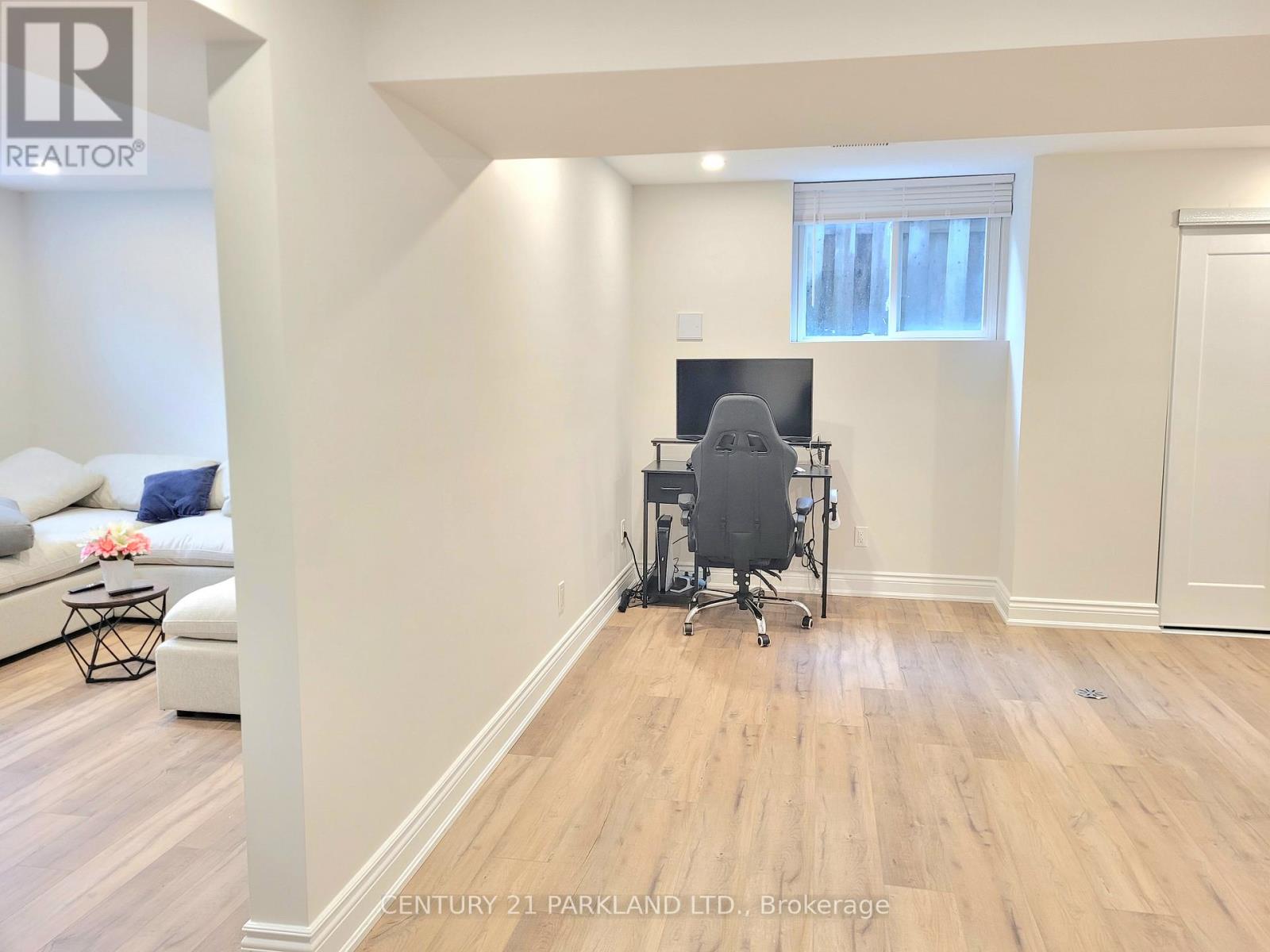 21 HEDA COURT - 36