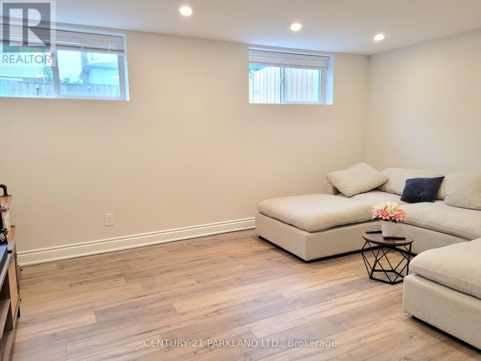 21 HEDA COURT - 38