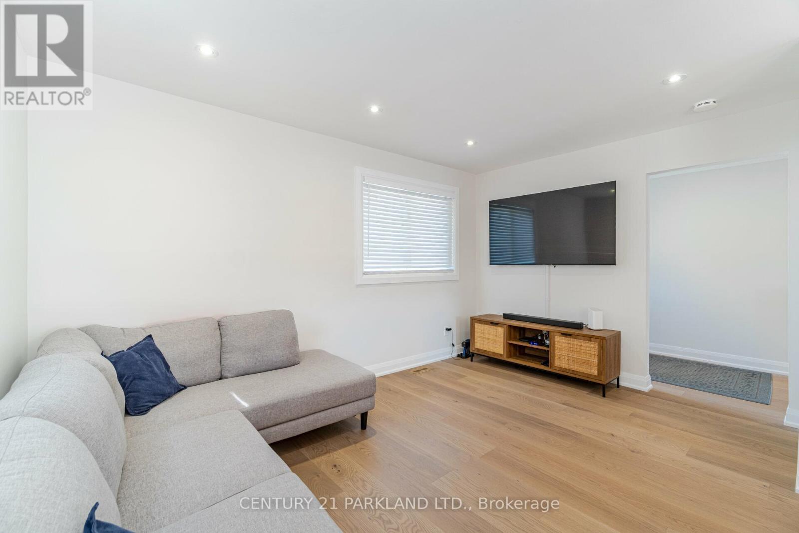 21 HEDA COURT - 4