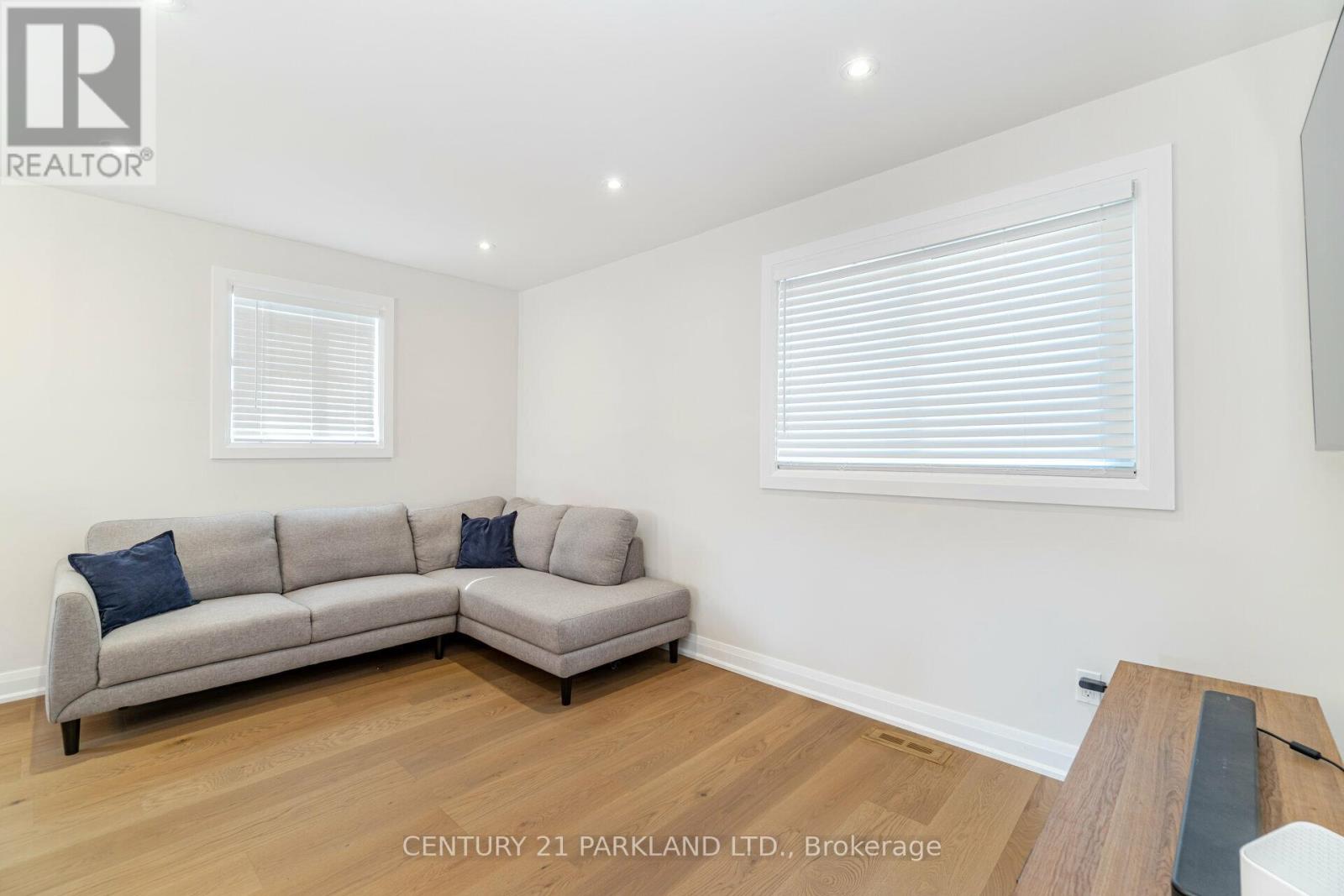 21 HEDA COURT - 5