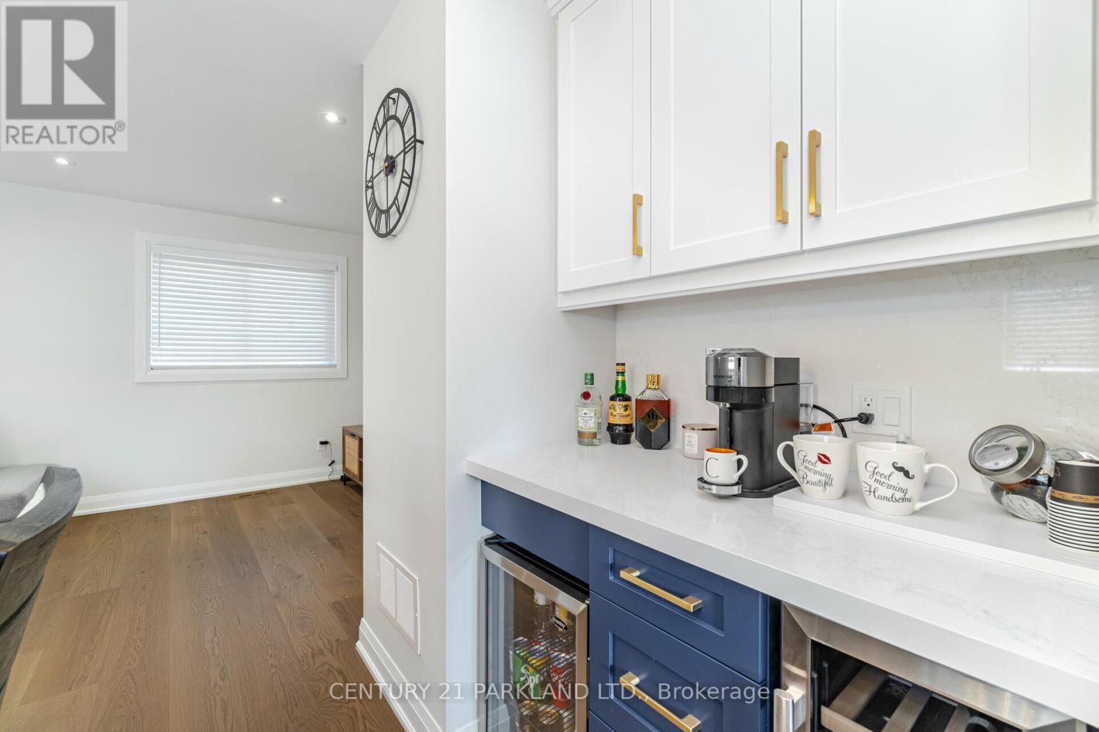 21 HEDA COURT - 8