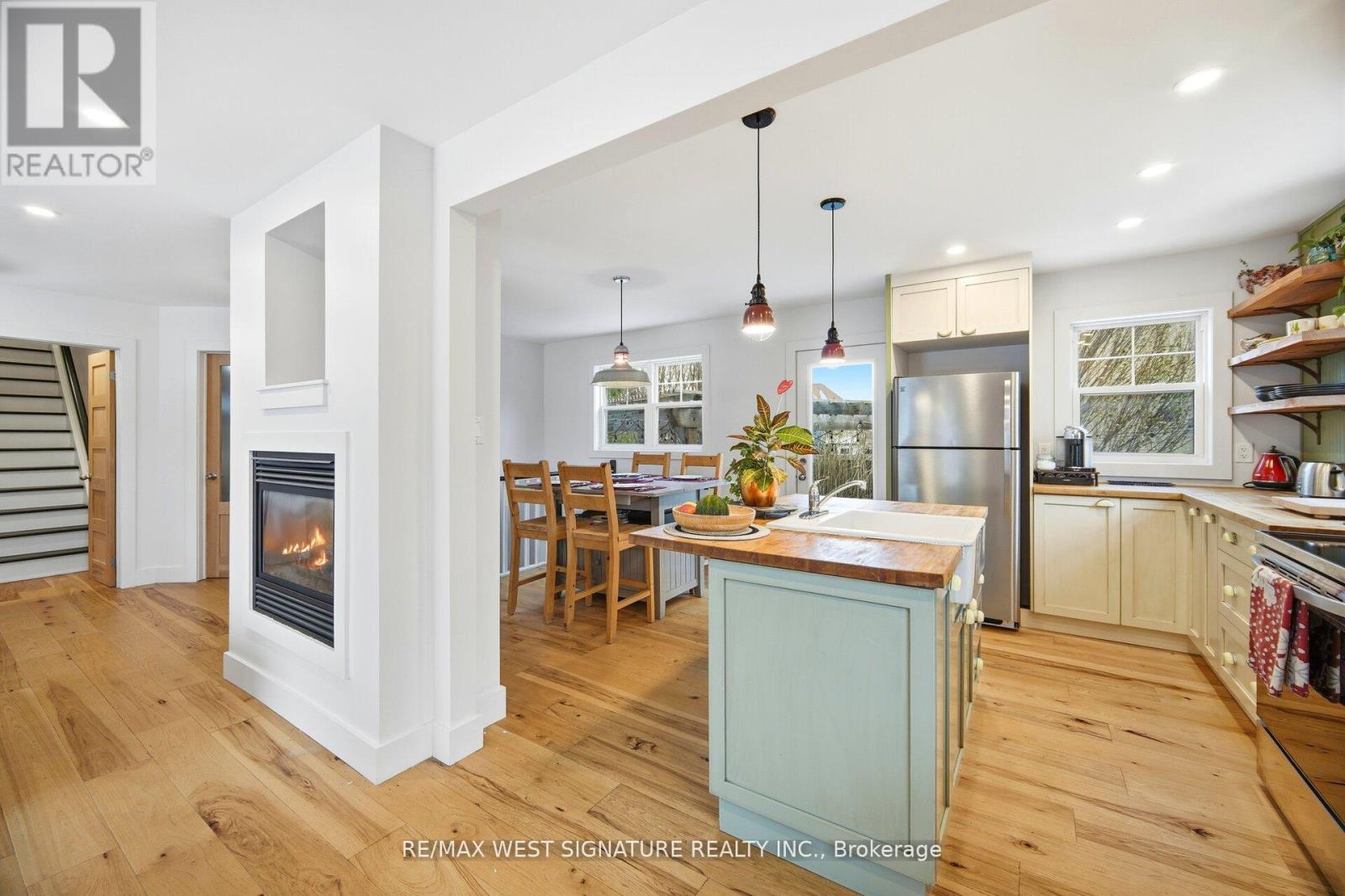 478 MAIN STREET - 5