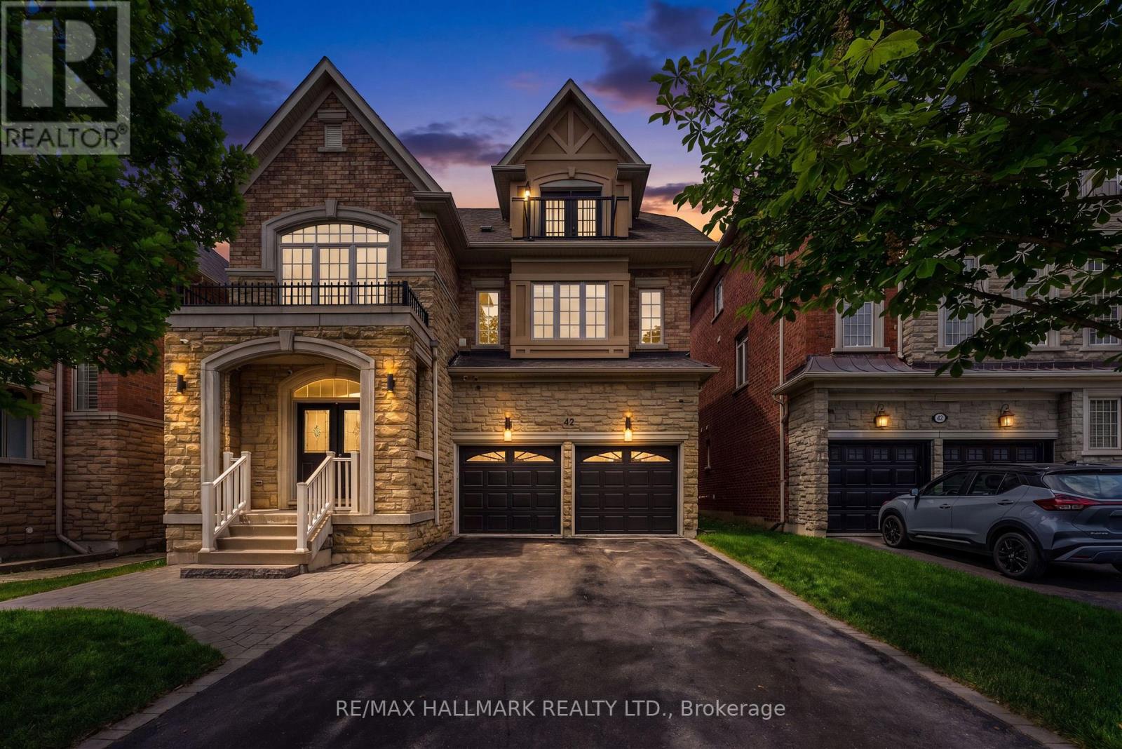 Oversized Driveway W Parking  For 4 Cars!
