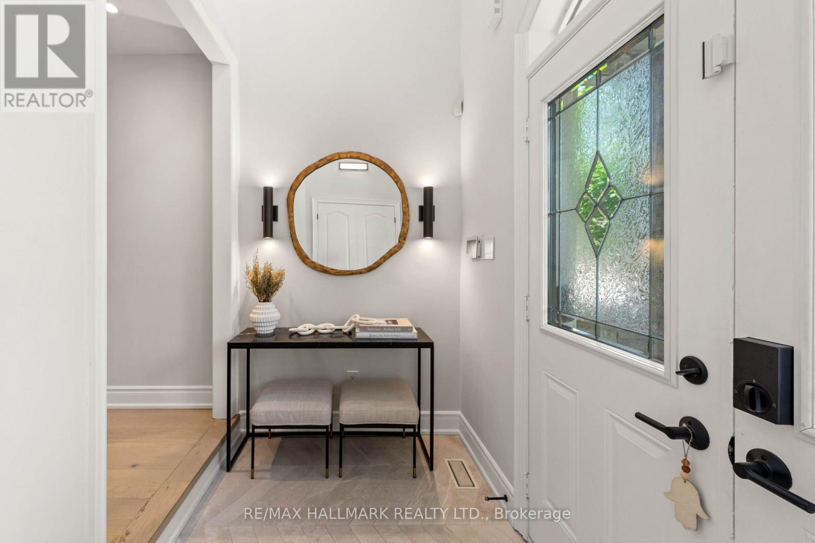 Welcoming Front Foyer W Huge Double Closet