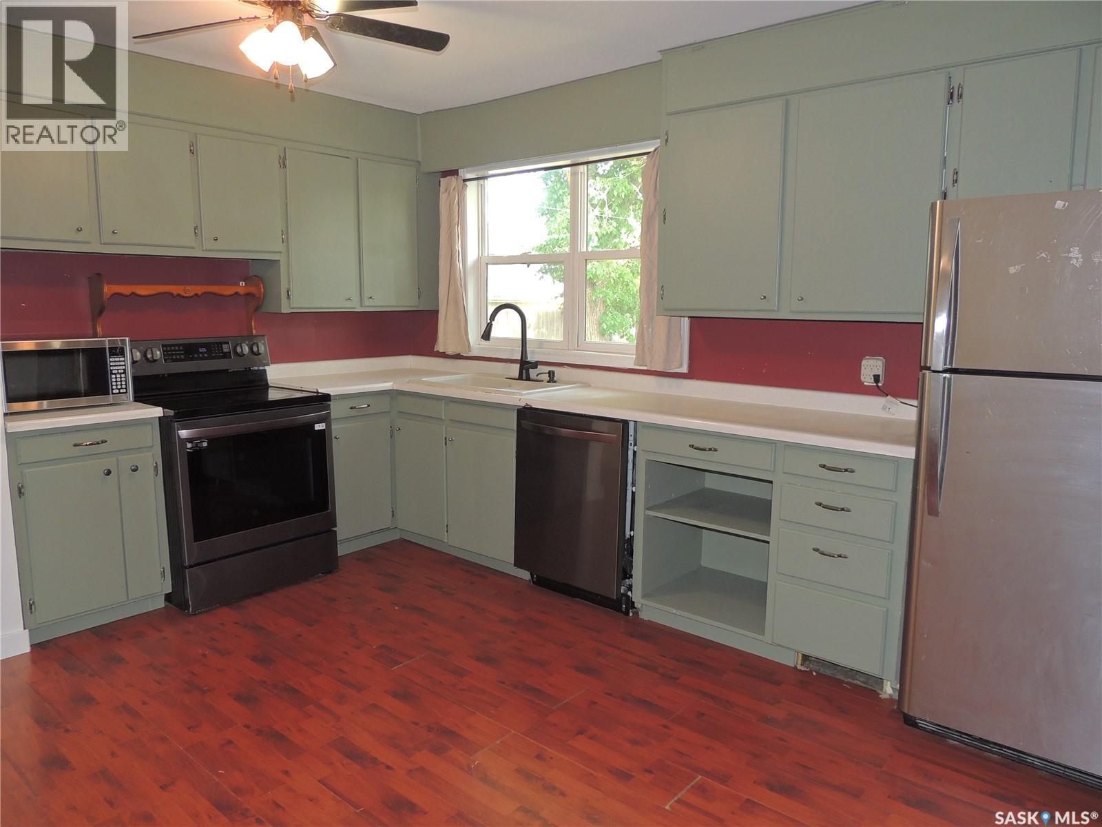 826 Albert STREET — photo 6