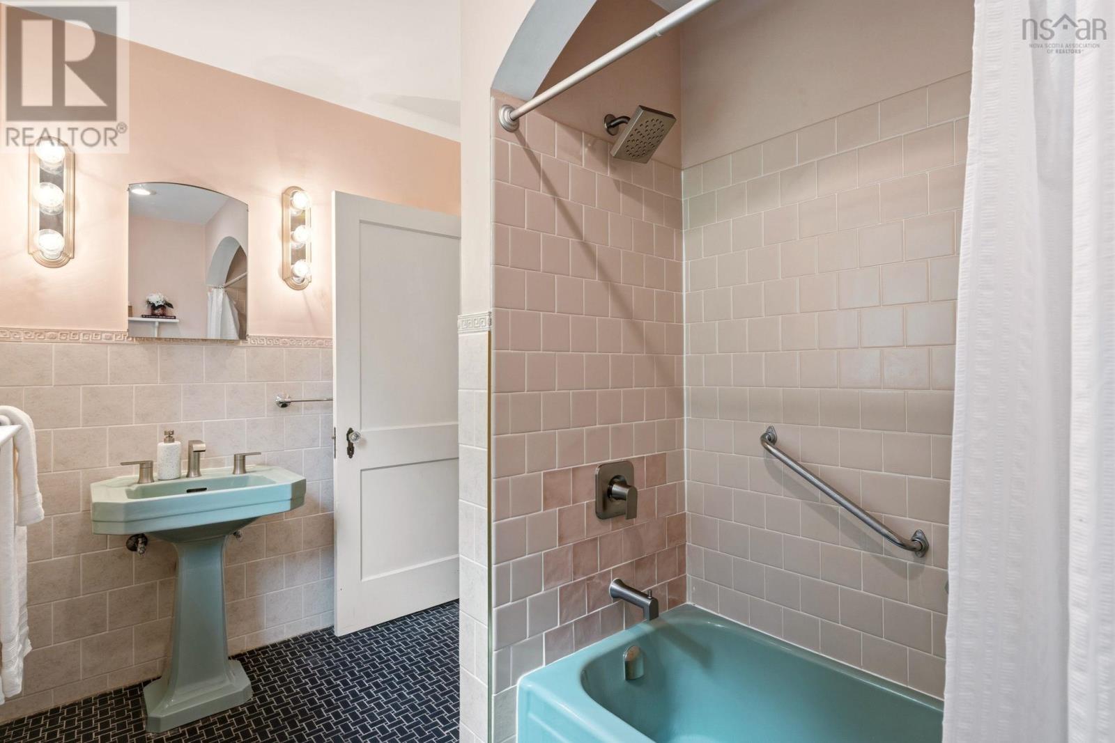 Property 25 of 42 of 1176 Studley Avenue