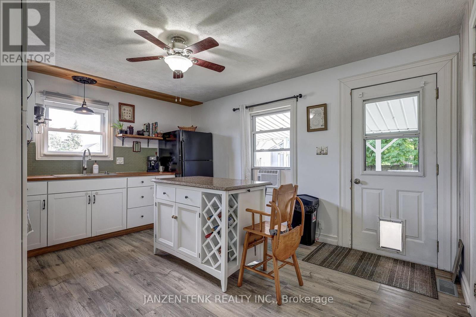 136 KING STREET - 10