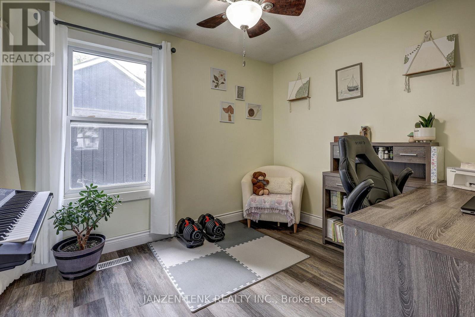 136 KING STREET - 18