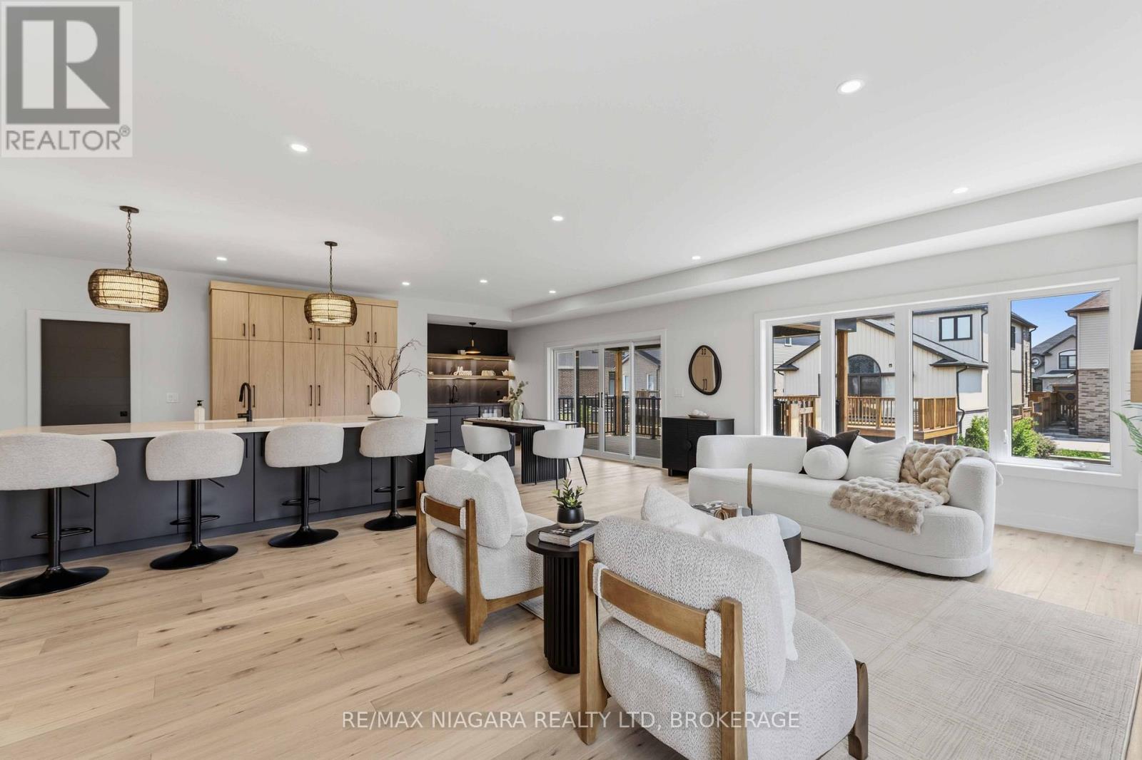6124 CURLIN CRESCENT - 5