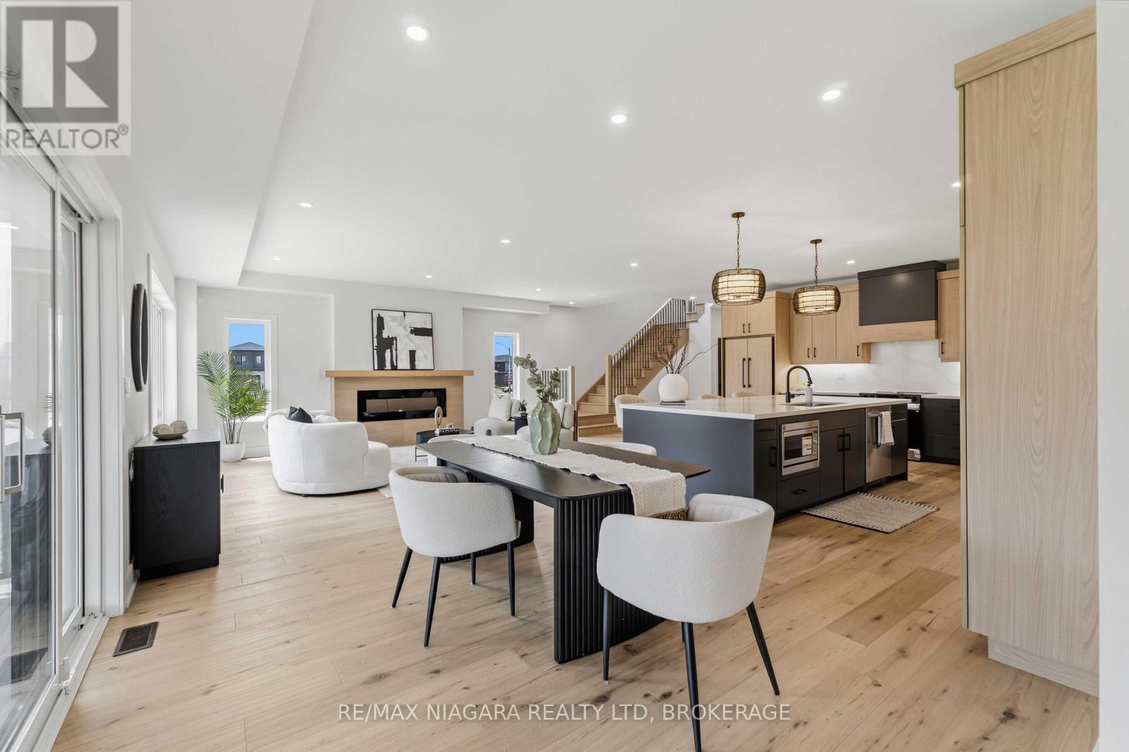 6124 CURLIN CRESCENT - 9