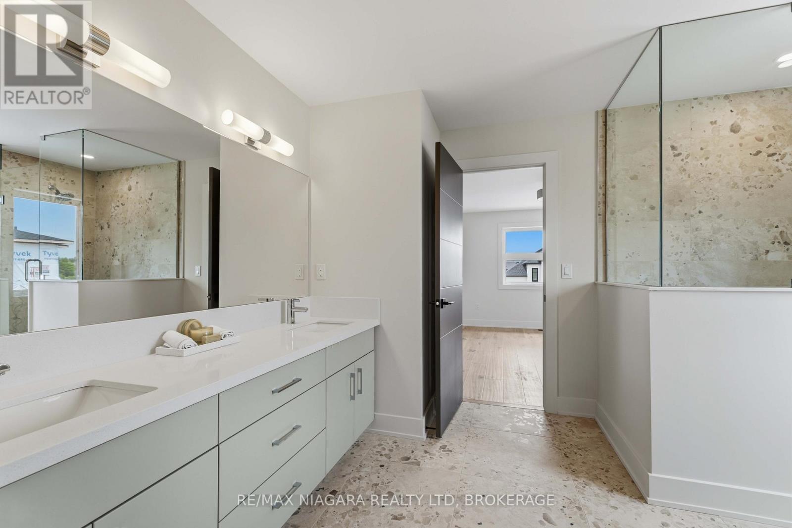 6124 CURLIN CRESCENT - 24