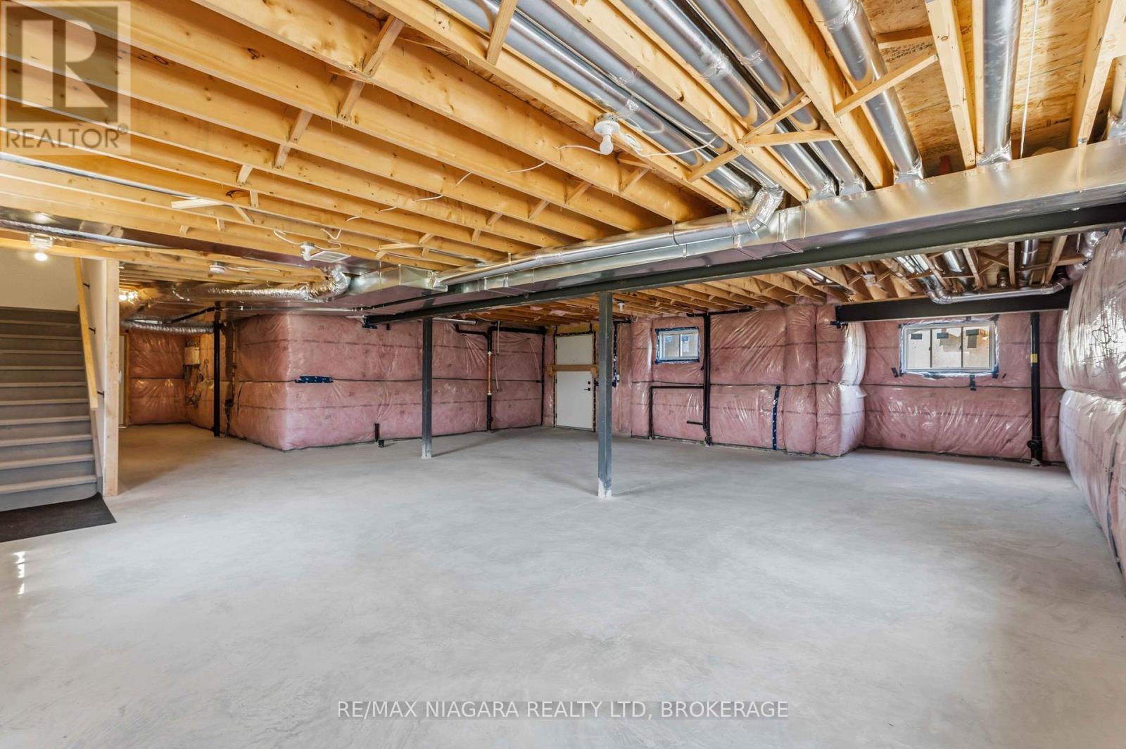 6124 CURLIN CRESCENT - 32