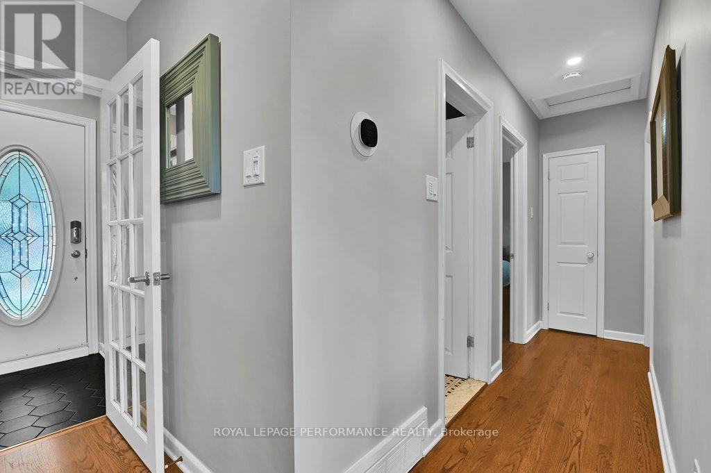 2 Bed, 2 Bath House for Sale in Ottawa – 943 ARKELL STREET, Ottawa – MLS# X13449194 - Image 12
