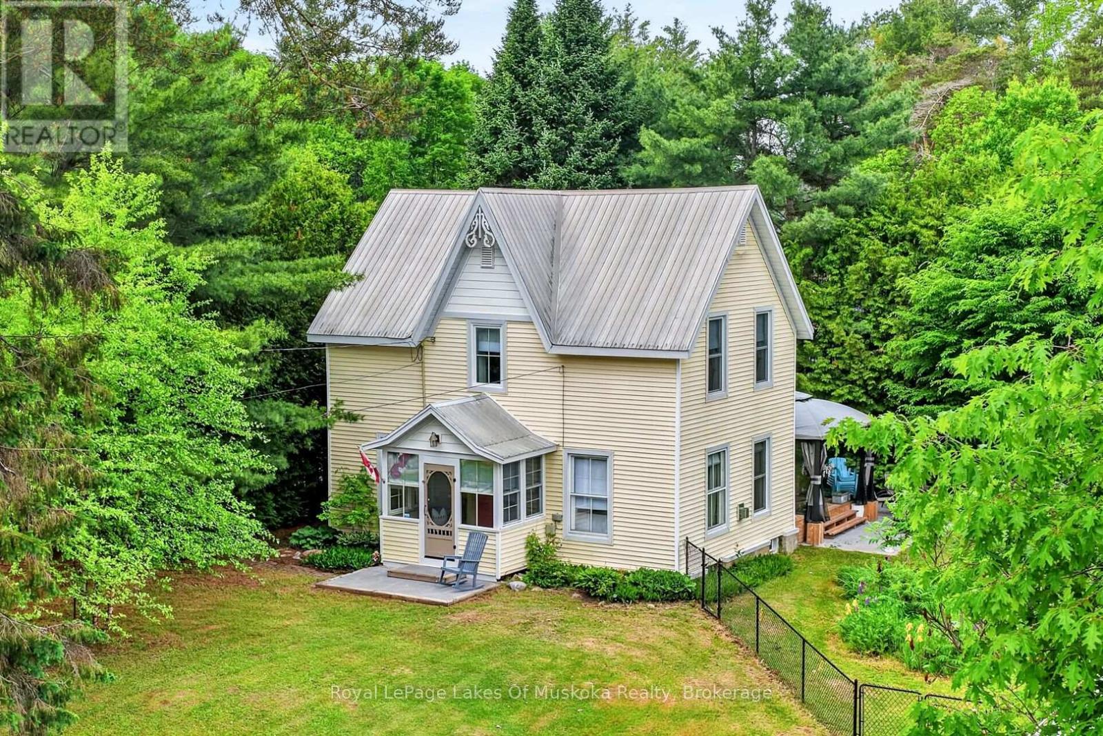 4 SPRUCE STREET E - 1
