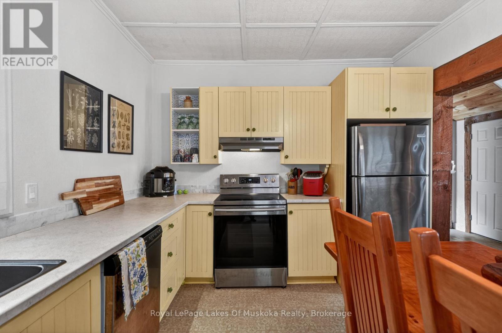 4 SPRUCE STREET E - 10