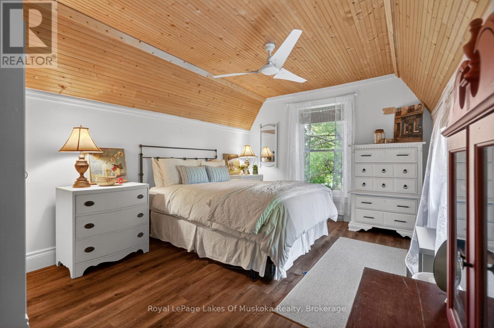 4 SPRUCE STREET E - 19