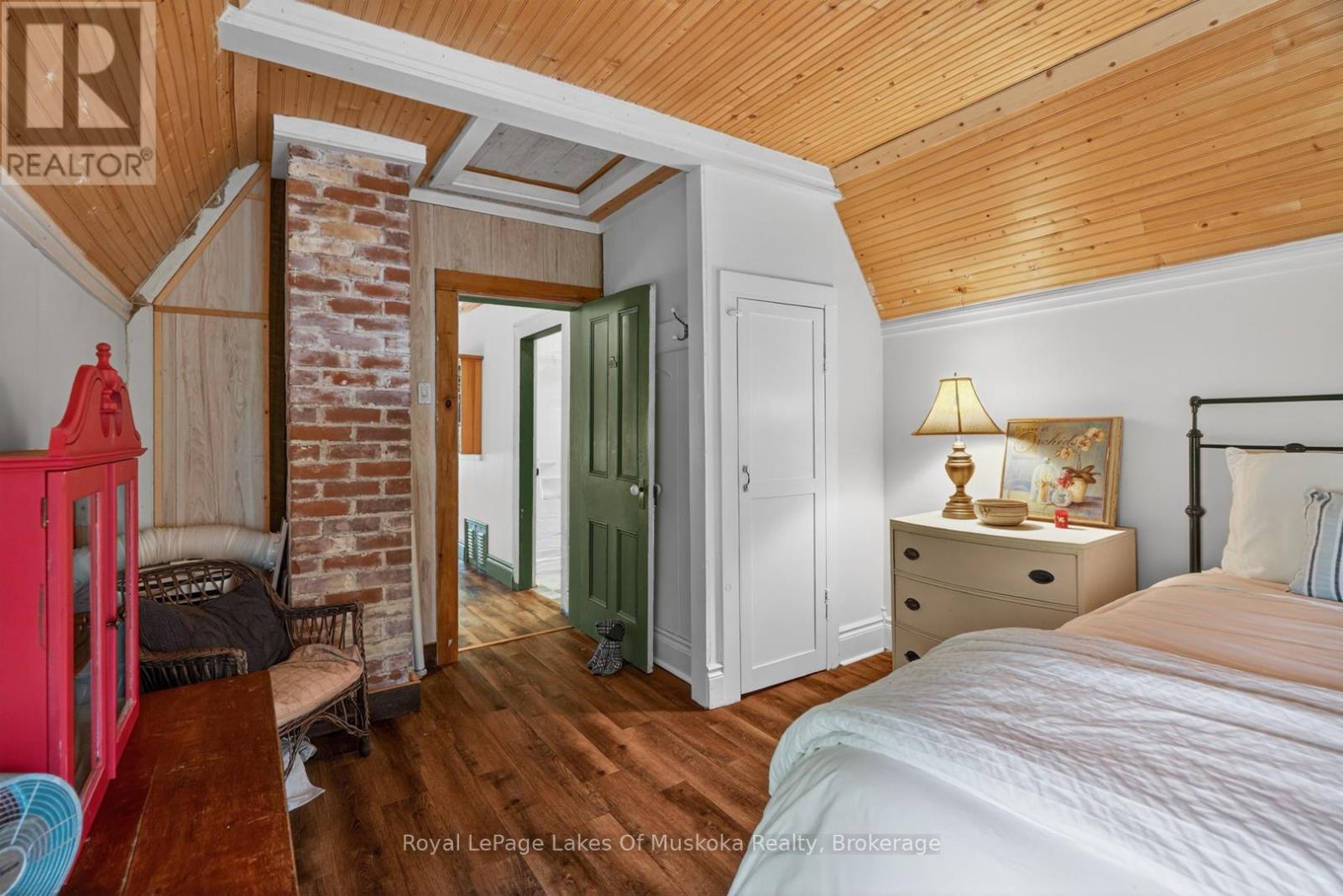 4 SPRUCE STREET E - 20