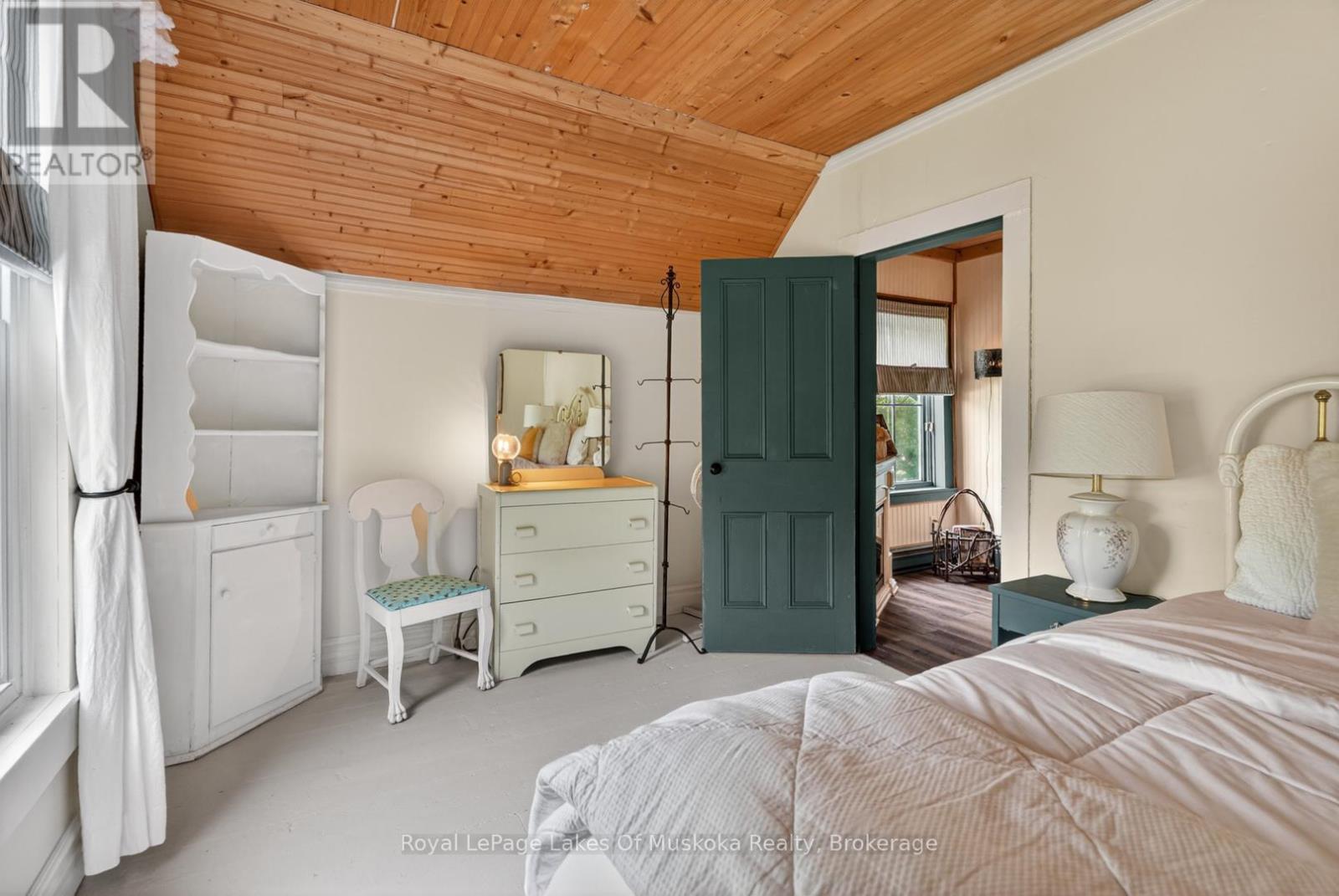 4 SPRUCE STREET E - 23