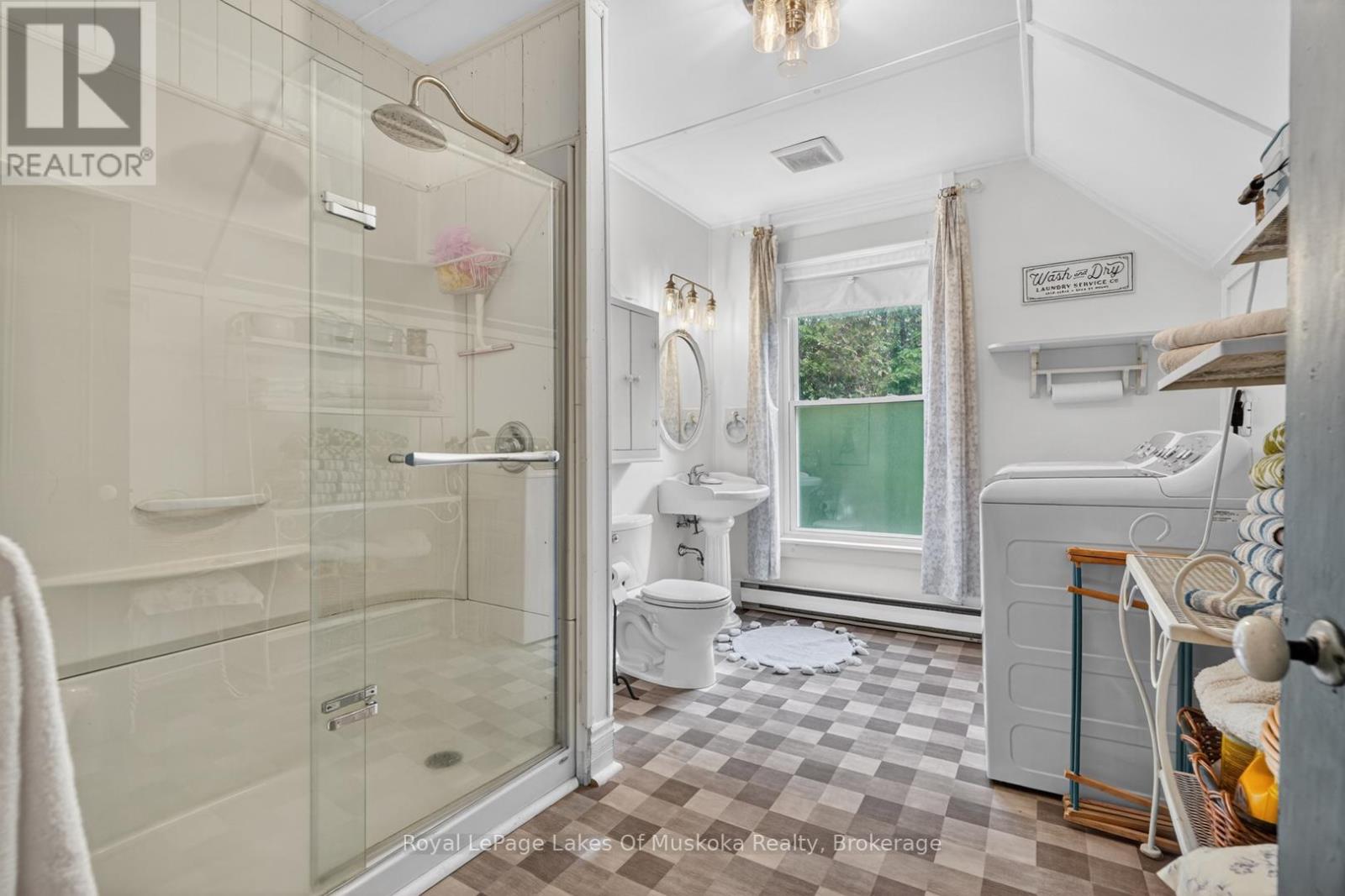 4 SPRUCE STREET E - 24