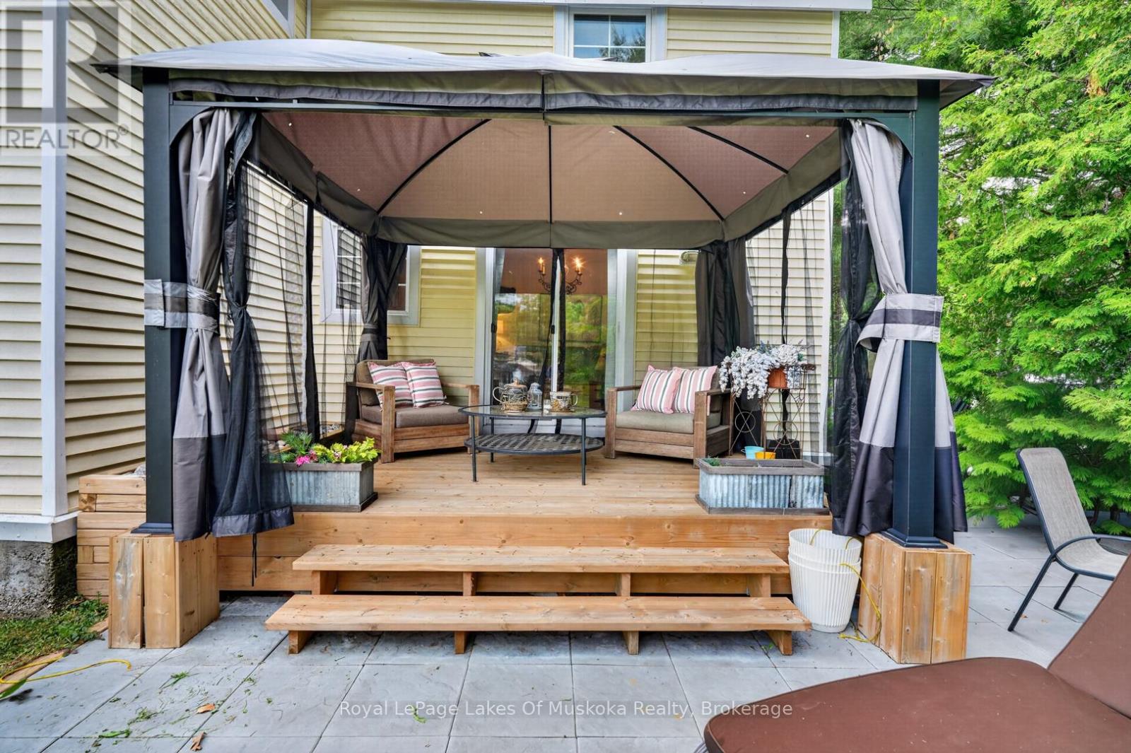4 SPRUCE STREET E - 25