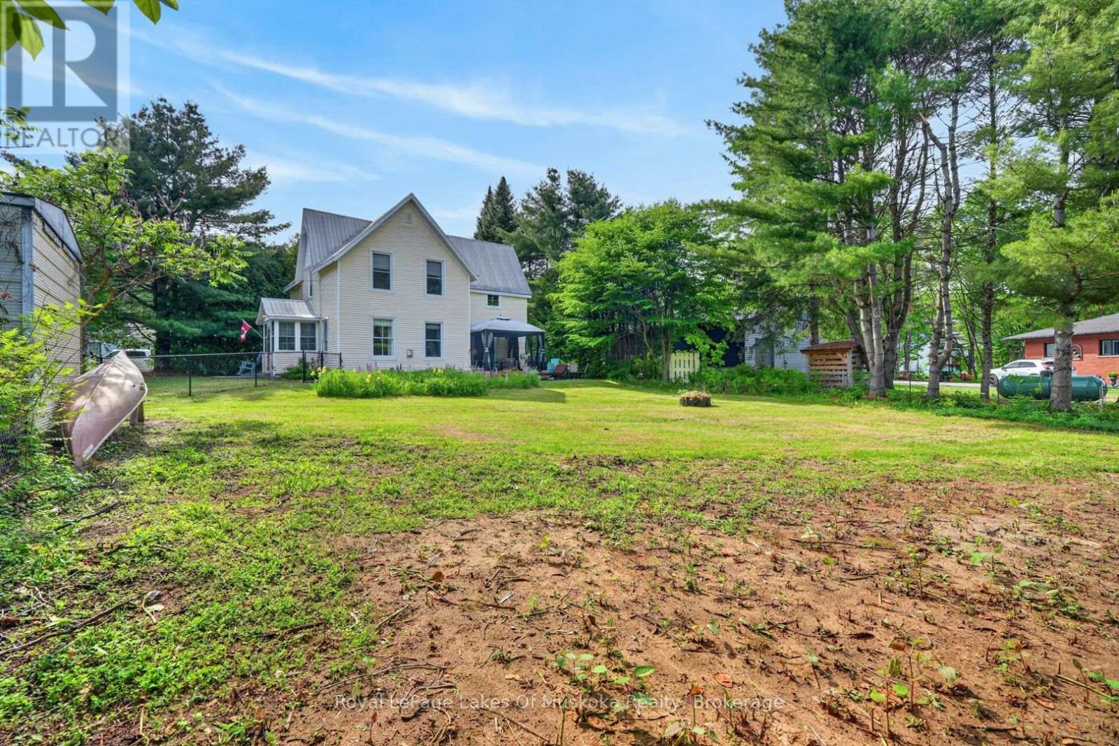 4 SPRUCE STREET E - 27