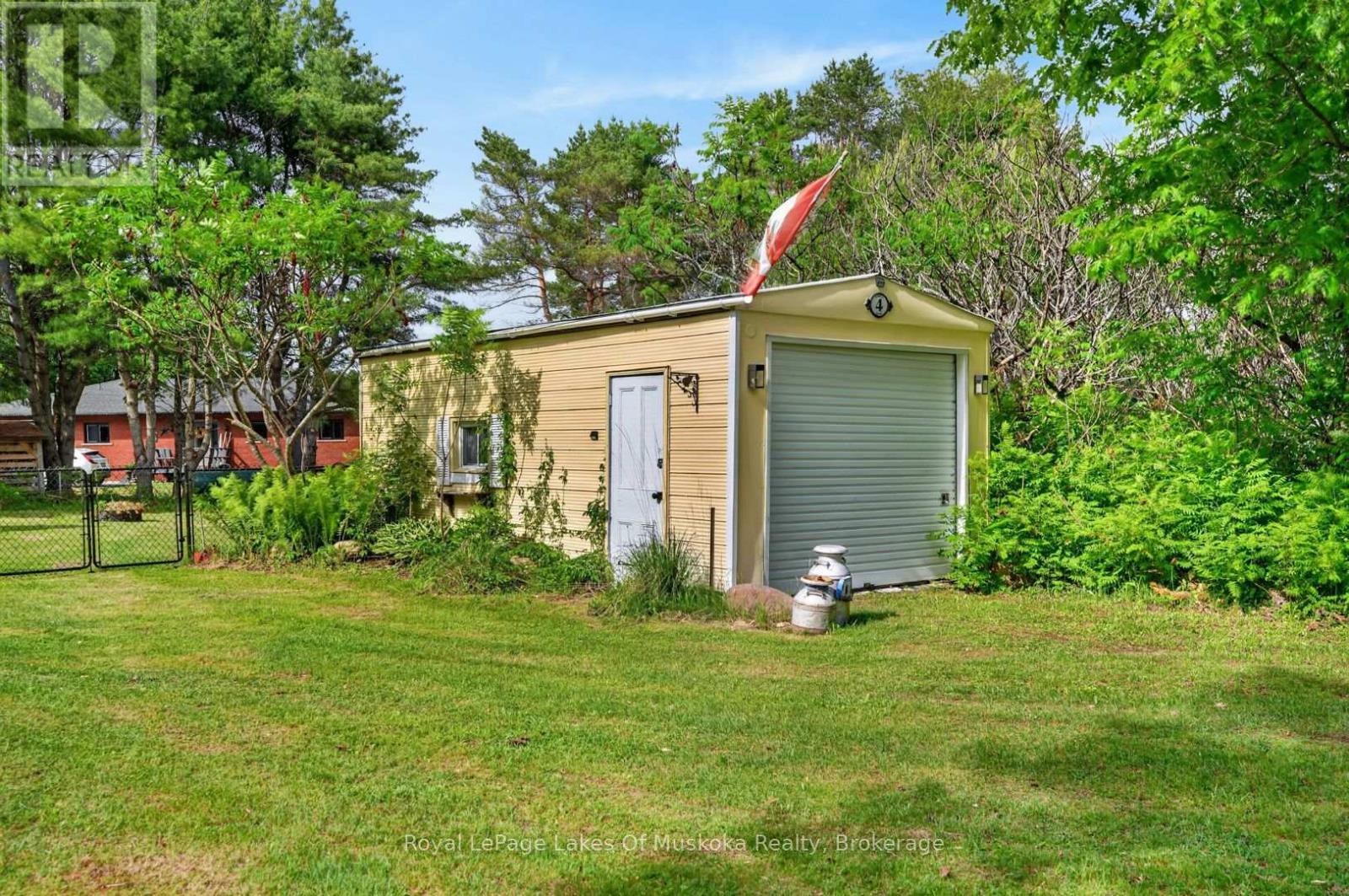 4 SPRUCE STREET E - 28