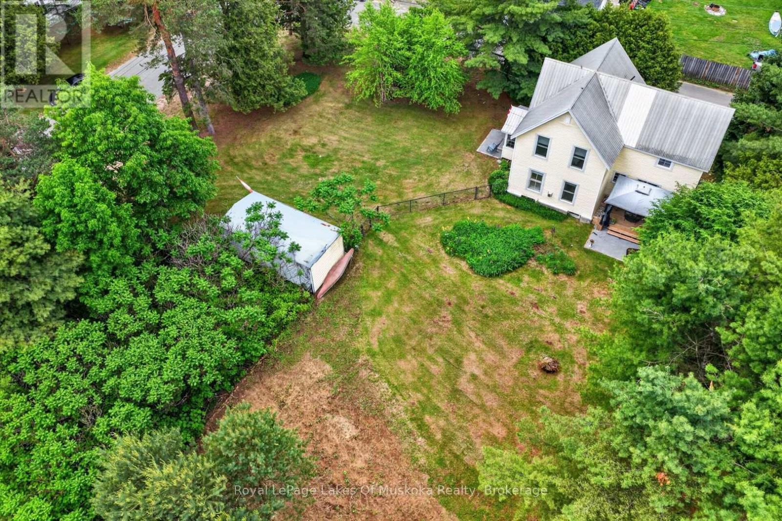 4 SPRUCE STREET E - 32