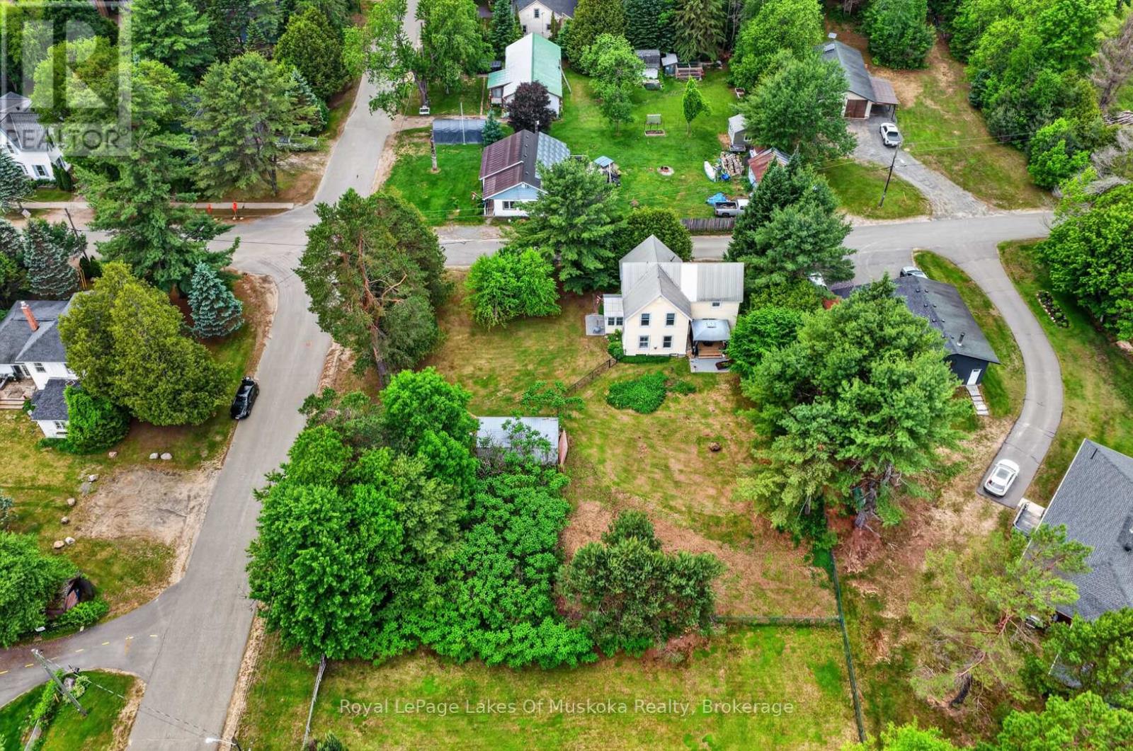 4 SPRUCE STREET E - 33