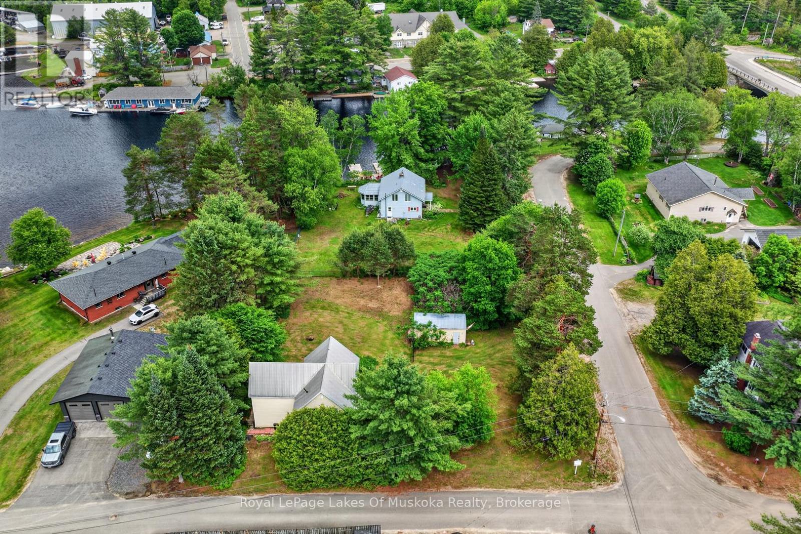 4 SPRUCE STREET E - 34