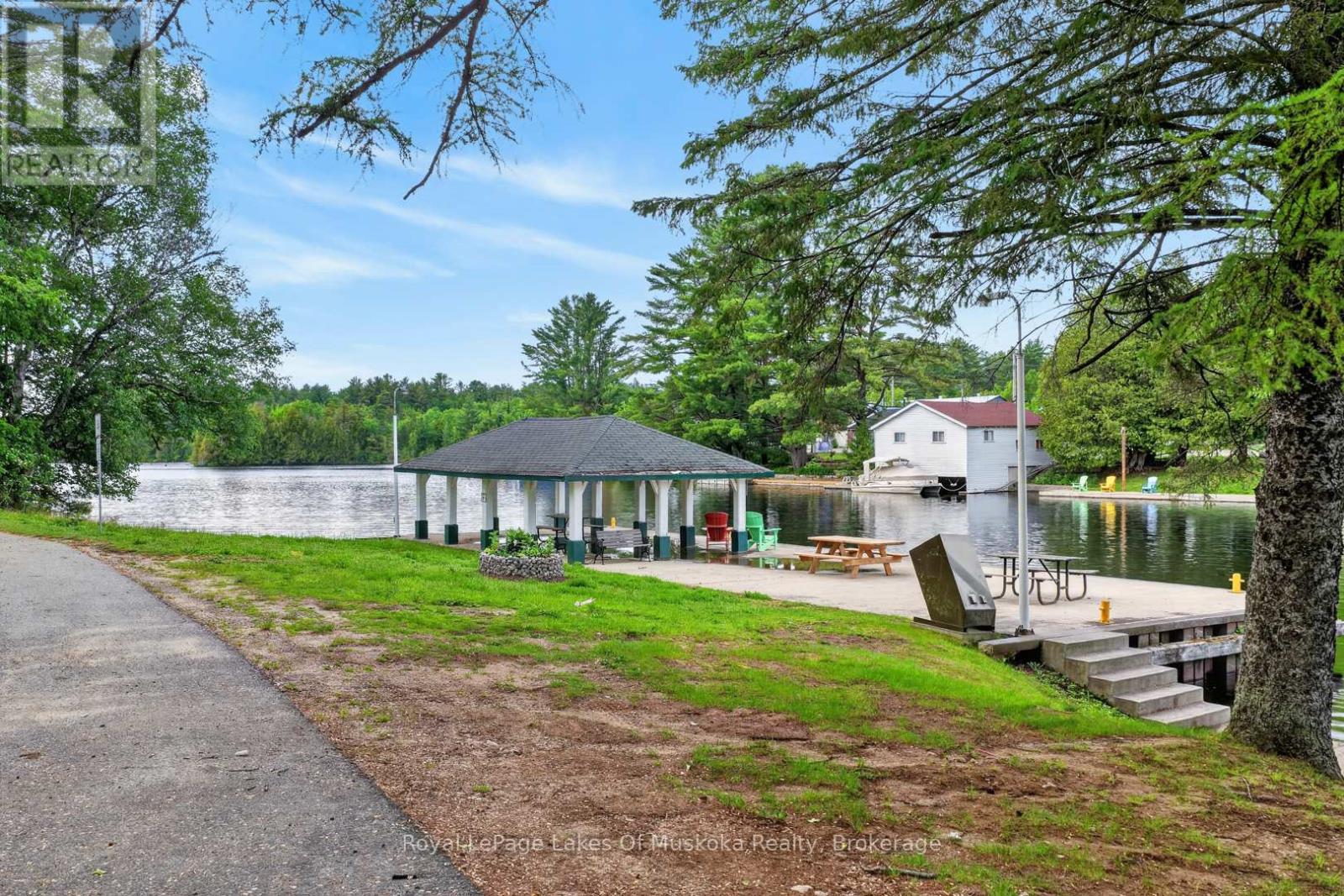 4 SPRUCE STREET E - 39