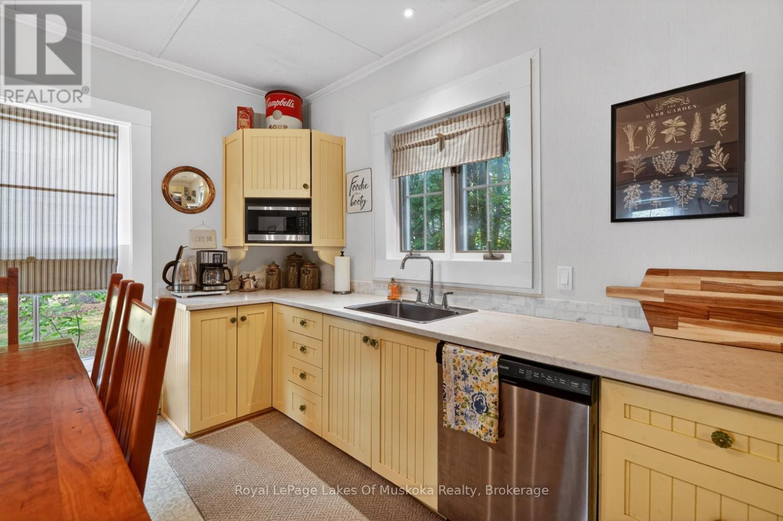 4 SPRUCE STREET E - 9