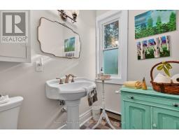 4 Spruce Street E, Lake Of Bays, ON P0B1A0 Photo 15