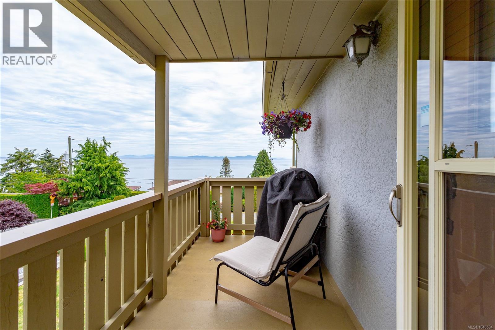  922 Claremont Avenue, Saanich