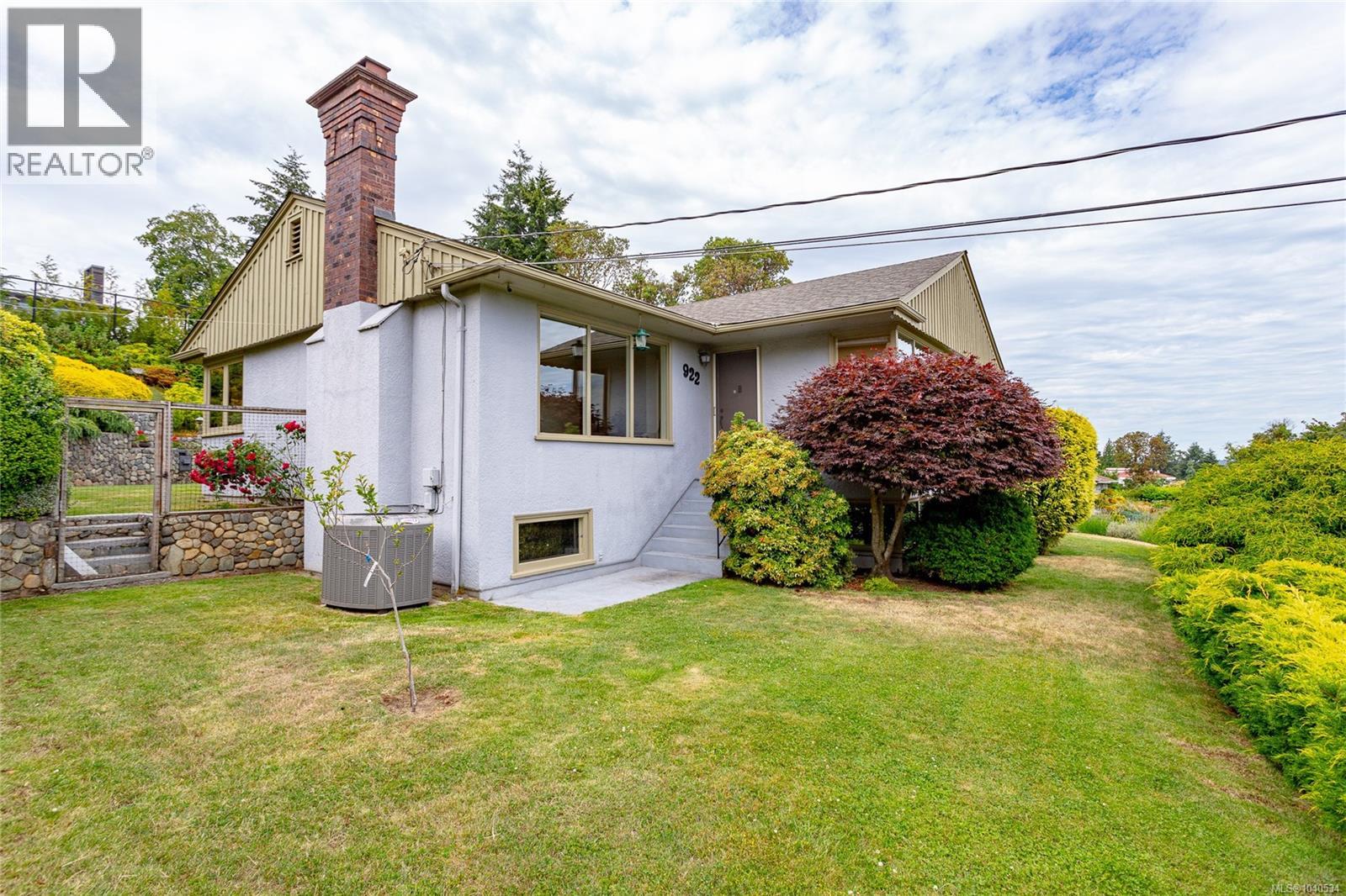  922 Claremont Avenue, Saanich