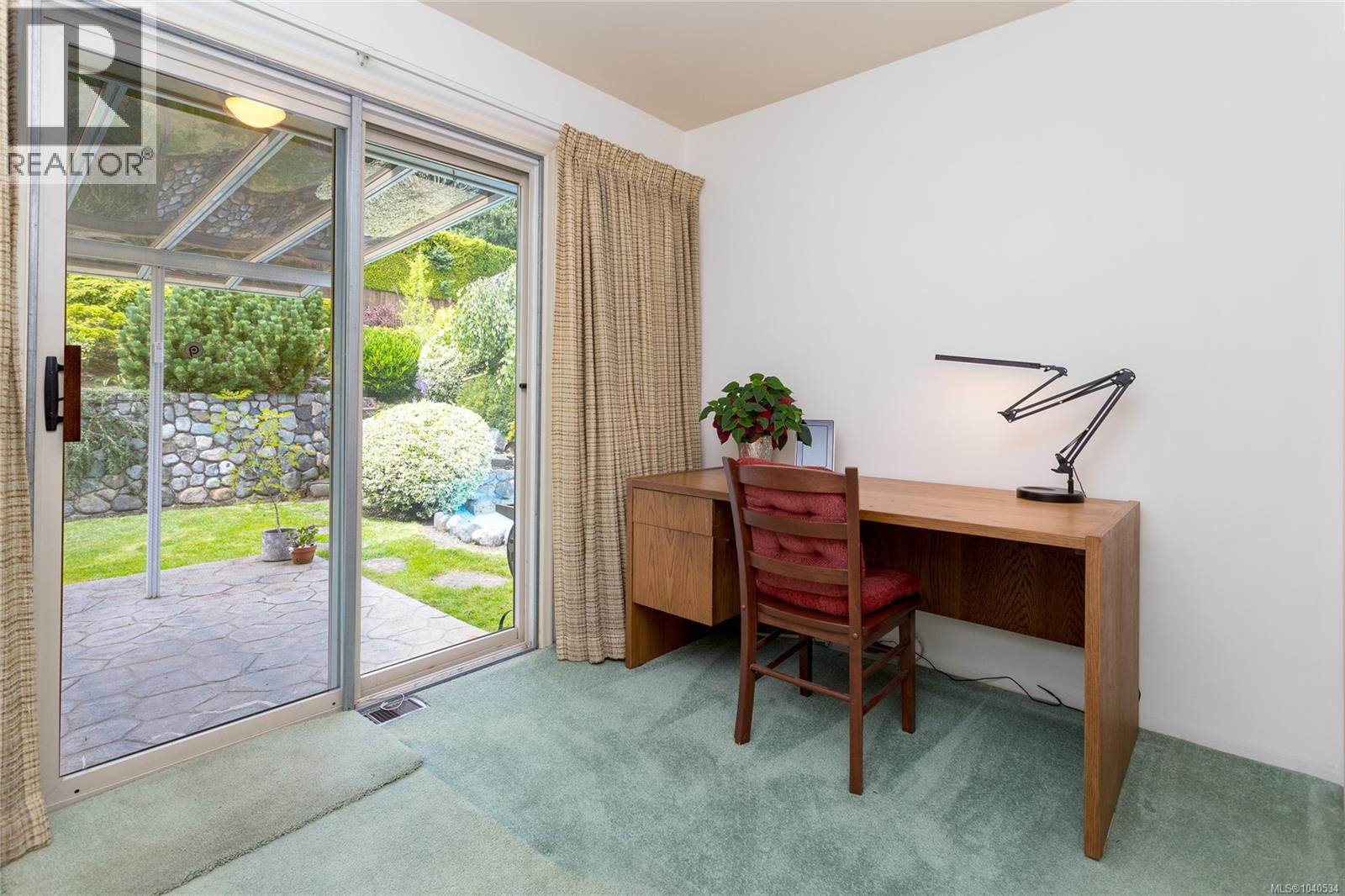  922 Claremont Avenue, Saanich