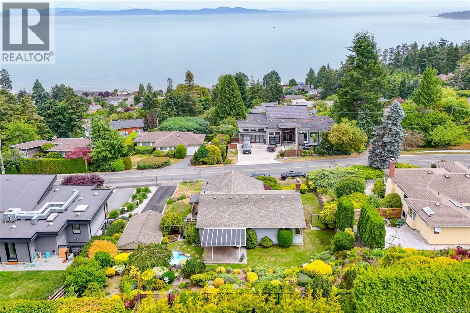  922 Claremont Avenue, Saanich