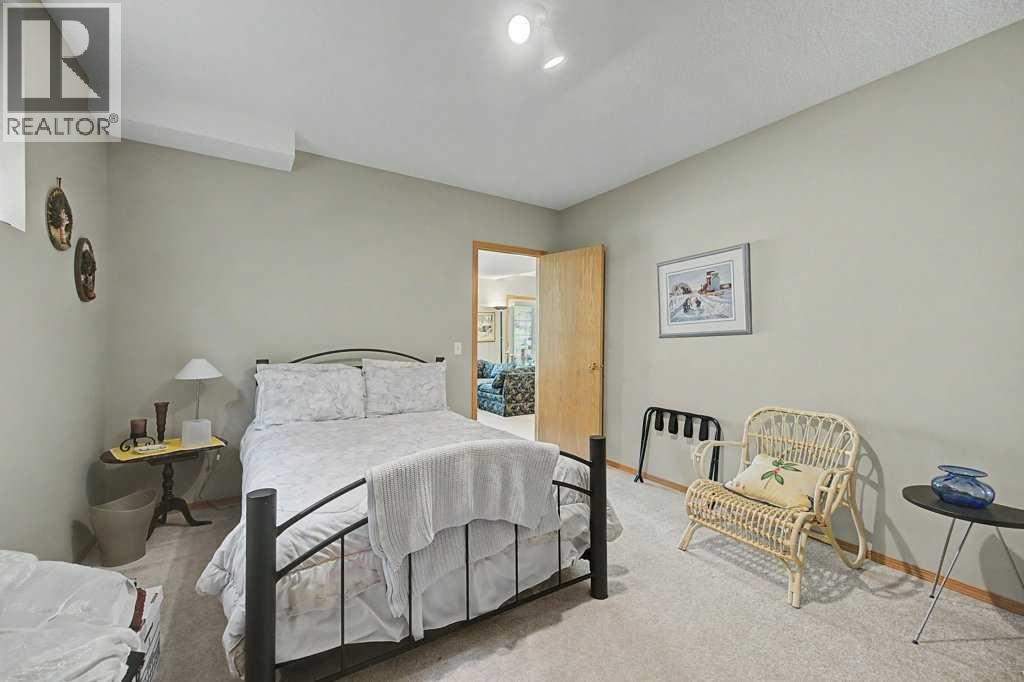 18 Prominence View SW - 38