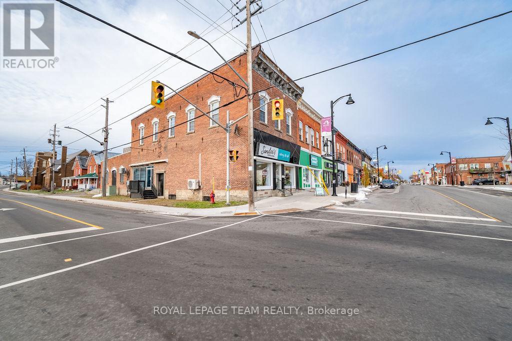 4 Bath Retail for Sale in Arnprior – 4 ELGIN STREET W, Arnprior – MLS# X13449350 - Image 4