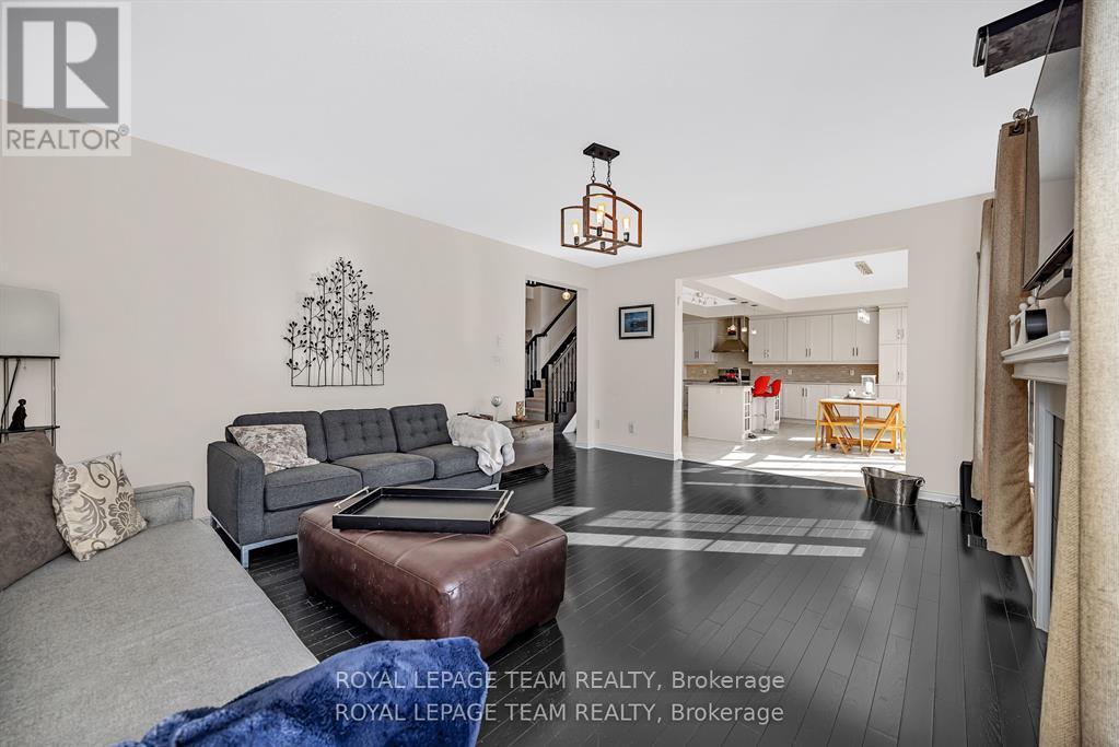 4 Bed, 4 Bath House for Sale in Ottawa – 200 KINLOCH COURT, Ottawa – MLS# X13449302 - Image 11